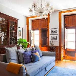 alfama-terrace-stgeorge-castel-21-bedrs2baths.hotels-lisbon-portugal.com/